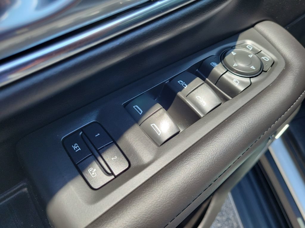 Used 2022 Chevrolet Tahoe LT w/ Luxury Package RWD image 14