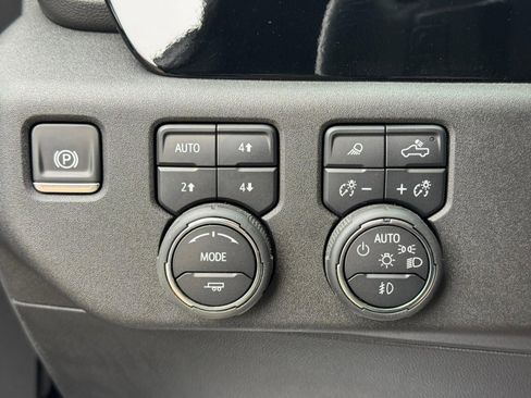 Used 2025 Chevrolet Silverado 1500 High Country w/ High Country Premium Package image 15