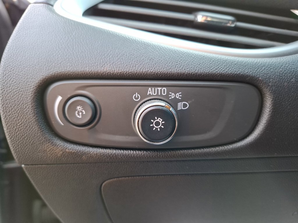 Used 2022 Chevrolet Malibu LS FWD image 17