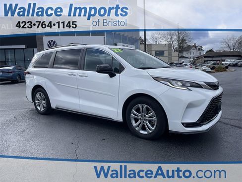 Used 2022 Toyota Sienna XSE image 1
