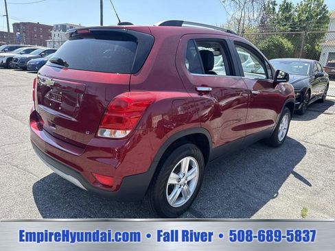 Used 2019 Chevrolet Trax LT w/ Sun & Sound Package AWD/4WD image 8
