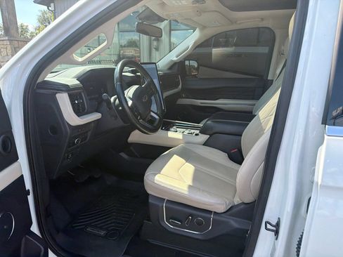 Used 2024 Ford Expedition Platinum AWD/4WD image 12