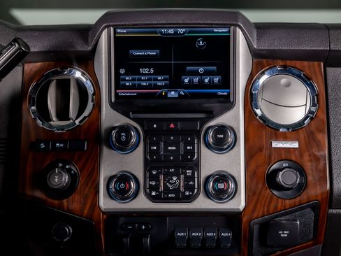 Used 2015 Ford F250 Lariat w/ Lariat Interior Package image 33