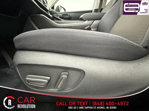 Used 2021 Toyota Highlander LE image 19