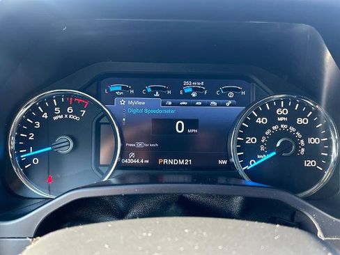 Certified 2017 Ford F150 Lariat image 21