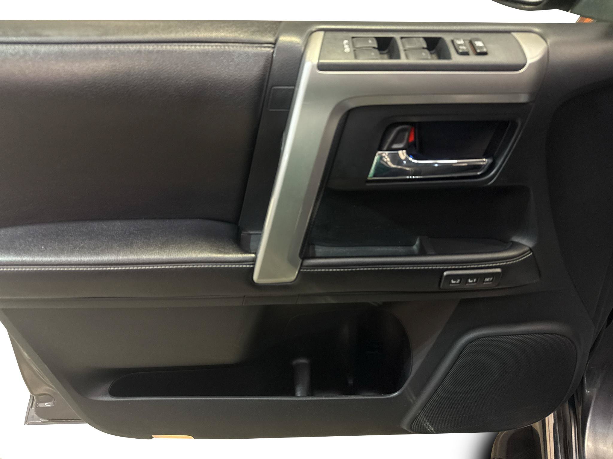 Used 2016 Toyota 4Runner Limited AWD/4WD image 9