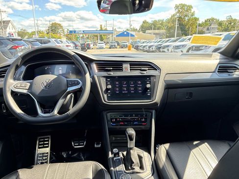 Certified 2023 Volkswagen Tiguan SE R-Line AWD/4WD image 22