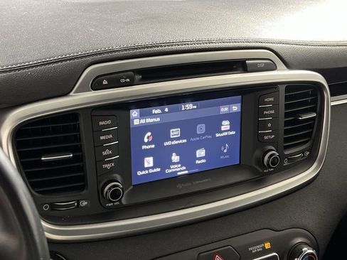 Used 2019 Kia Sorento EX image 18