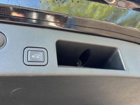 Used 2025 Chevrolet Equinox LT w/ Convenience Package II image 34