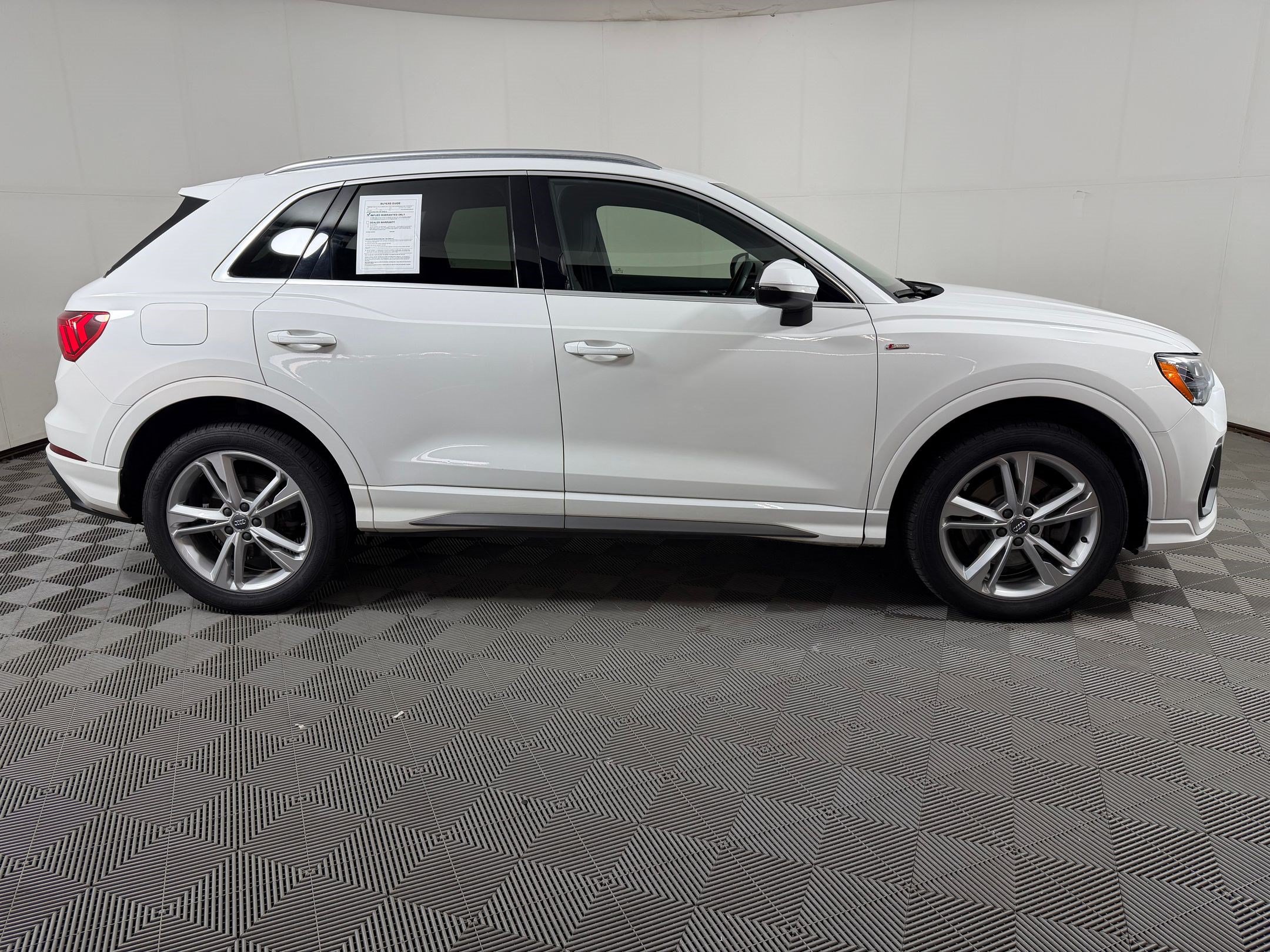 Used 2020 Audi Q3 2.0T Premium w/ Convenience Package AWD/4WD image 8