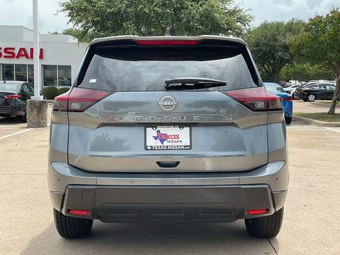 Used 2025 Nissan Rogue SV FWD image 5