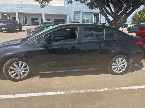 Used 2025 Toyota Corolla LE FWD image 5