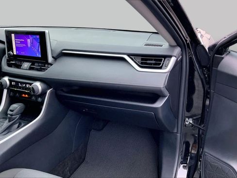 Used 2025 Toyota RAV4 XLE w/ Weather Package AWD/4WD image 18