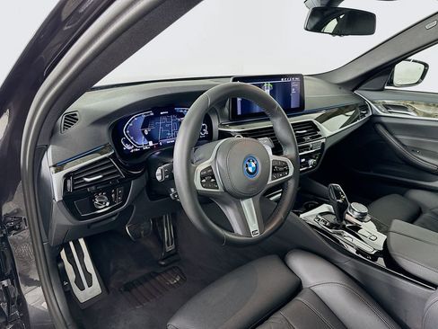 Certified 2023 BMW 530e xDrive w/ M Sport Package image 9