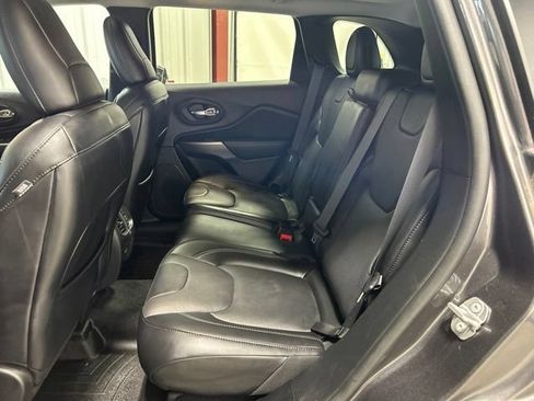 Used 2021 Jeep Cherokee Limited w/ Elite Package AWD/4WD image 17