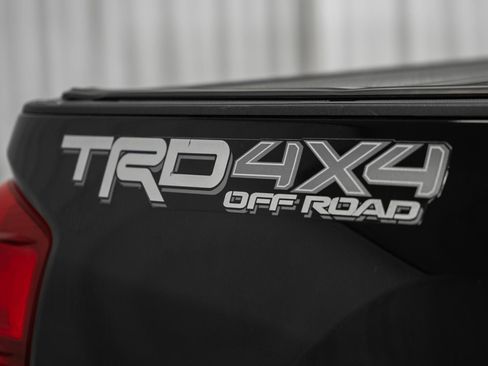 Used 2017 Toyota Tacoma TRD Off-Road w/ Tow Package (A/T) image 26