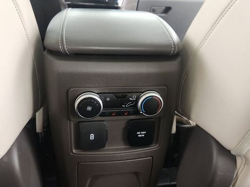 Used 2023 Ford Explorer Platinum w/ Premium Technology Package image 28