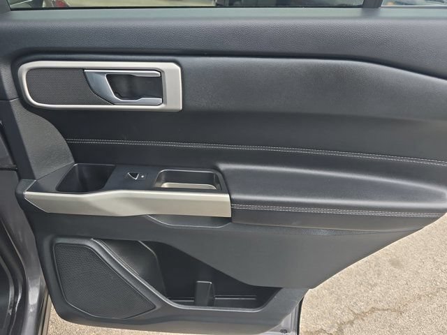 Used 2022 Ford Explorer XLT w/ Equipment Group 202A AWD/4WD image 16