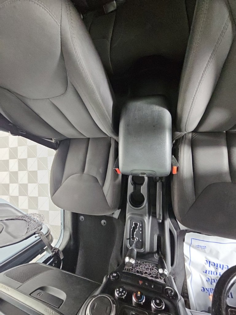 Used 2015 Jeep Wrangler Unlimited Sport w/ Quick Order Package 24S AWD/4WD image 29
