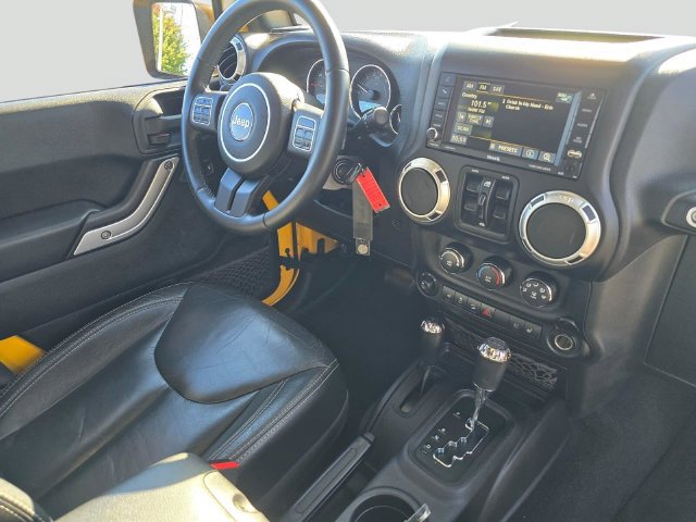 Used 2015 Jeep Wrangler Unlimited Sahara w/ Max Tow Package AWD/4WD image 11