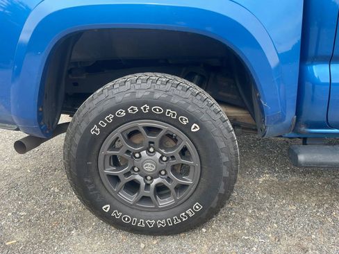 Used 2018 Toyota Tacoma SR5 AWD/4WD image 35