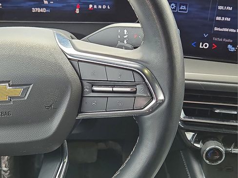 Used 2025 Chevrolet Traverse LT image 20