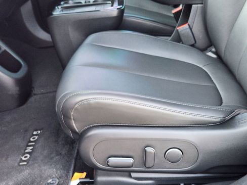 Used 2025 Hyundai Ioniq 5 SEL image 28