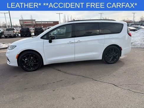 Used 2025 Chrysler Pacifica Limited FWD image 6