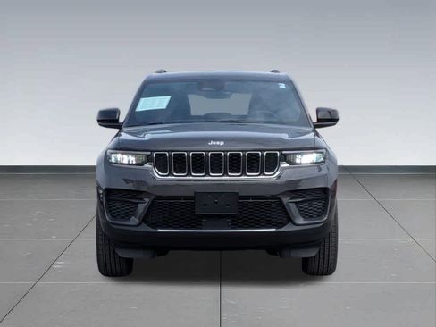 Certified 2025 Jeep Grand Cherokee Laredo X w/ Luxury Tech Group I AWD/4WD image 9