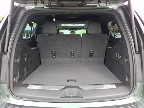 Used 2024 Chevrolet Suburban RST w/ Luxury Package AWD/4WD image 28