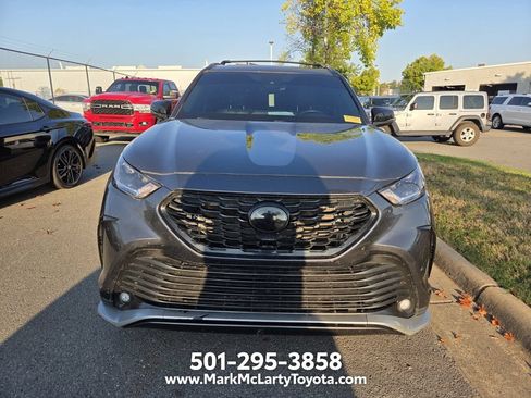 Used 2022 Toyota Highlander XSE FWD image 2