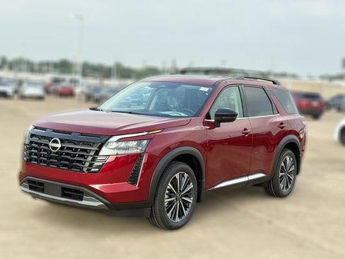 New 2026 Nissan Pathfinder Platinum FWD image 2