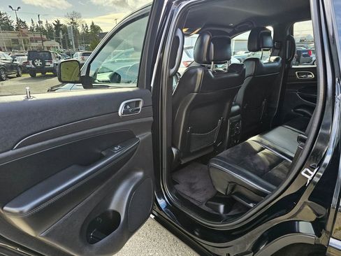 Used 2017 Jeep Grand Cherokee Altitude image 14