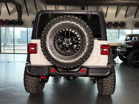 Used 2025 Jeep Wrangler Unlimited Rubicon image 12