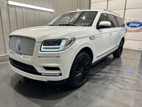 Used 2021 Lincoln Navigator L Reserve AWD/4WD image 3
