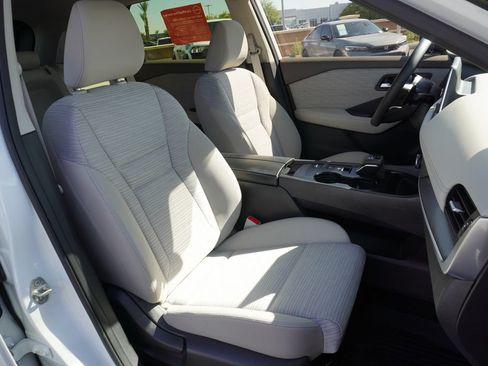Certified 2023 Nissan Rogue SV FWD image 12