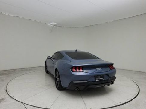Used 2025 Ford Mustang Coupe RWD image 4
