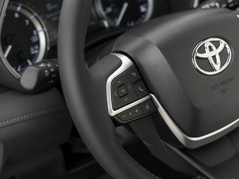 Certified 2024 Toyota Highlander XLE FWD image 45
