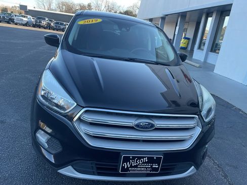 Used 2019 Ford Escape SE image 3