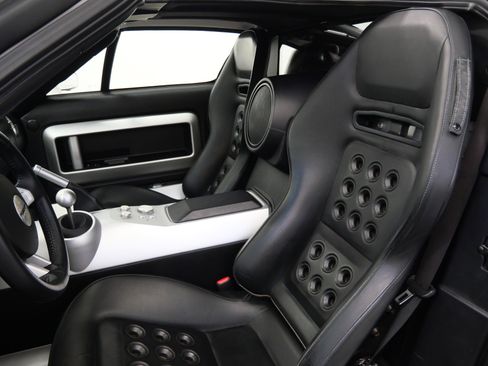 Used 2005 Ford GT RWD image 29