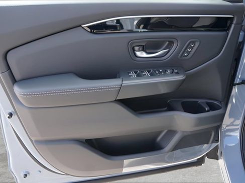 Used 2025 Honda Pilot Touring image 26
