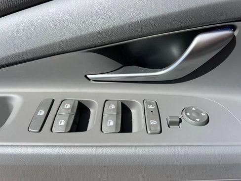 Used 2025 Hyundai Elantra Sport image 14