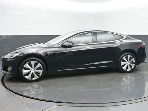Used 2020 Tesla Model S Long Range Plus image 2
