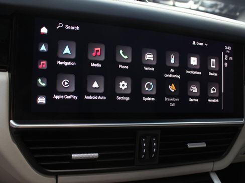 Used 2023 Porsche Cayenne Platinum Edition image 70