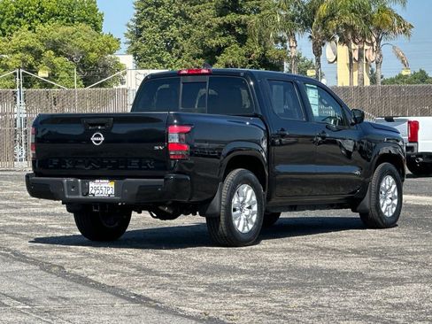 Used 2022 Nissan Frontier SV w/ SV Premium Package RWD image 3