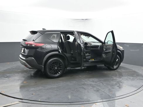 Used 2023 Nissan Rogue S image 47
