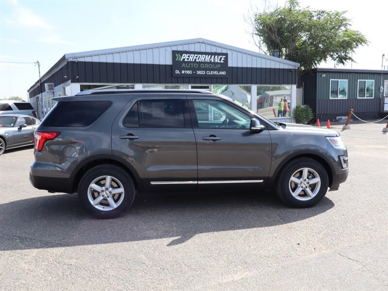 Used 2017 Ford Explorer XLT w/ Equipment Group 201A AWD/4WD image 8