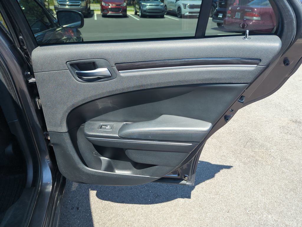 Used 2015 Chrysler 300 Limited RWD image 28
