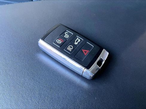 Used 2023 Land Rover Range Rover SE image 10