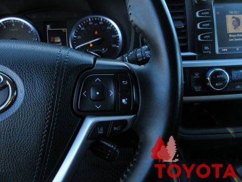 Used 2019 Toyota Highlander Limited image 21
